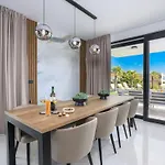 Neue Moderne Mit Pool In Der Naehe Von Dem By Interhome 別荘 クルク