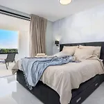 Neue Moderne Mit Pool In Der Naehe Von Dem By Interhome 別荘 クルク