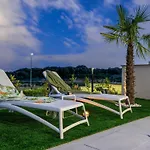 Neue Moderne Mit Pool In Der Naehe Von Dem By Interhome 別荘 クルク
