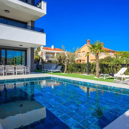 Casa de Férias Neue Moderne Mit Pool In Der Naehe Von Dem By Interhome