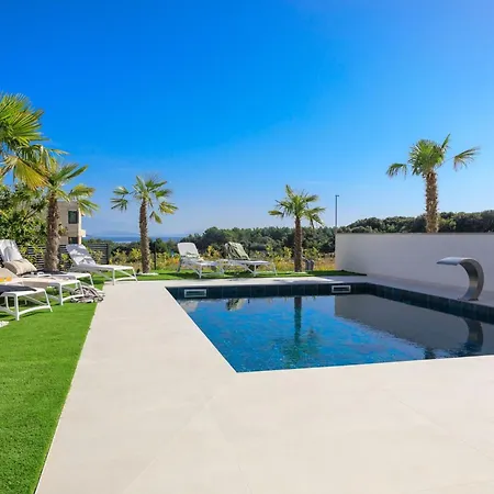 Neue Moderne Mit Pool In Der Naehe Von Dem By Interhome Krk Town