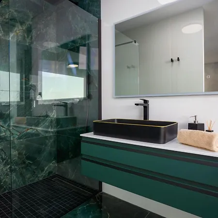 Neue Moderne Mit Pool In Der Naehe Von Dem By Interhome