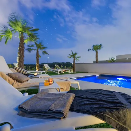 Neue Moderne Mit Pool In Der Naehe Von Dem By Interhome