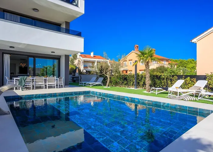 Dom wakacyjny Neue Moderne Mit Pool In Der Naehe Von Dem By Interhome