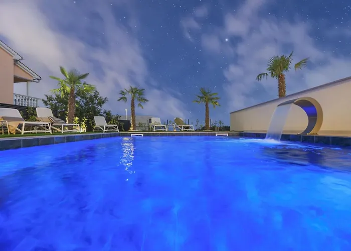 Neue Moderne Mit Pool In Der Naehe Von Dem By Interhome *