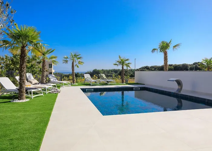 Neue Moderne Mit Pool In Der Naehe Von Dem By Interhome Krk Town