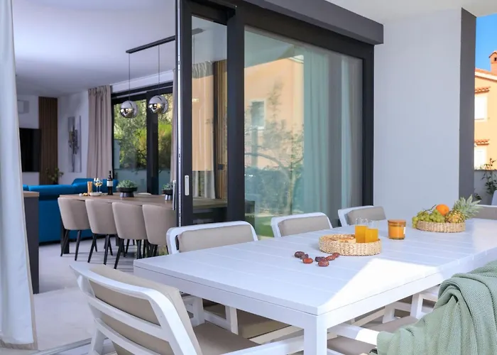 Neue Moderne Mit Pool In Der Naehe Von Dem By Interhome Krk Town