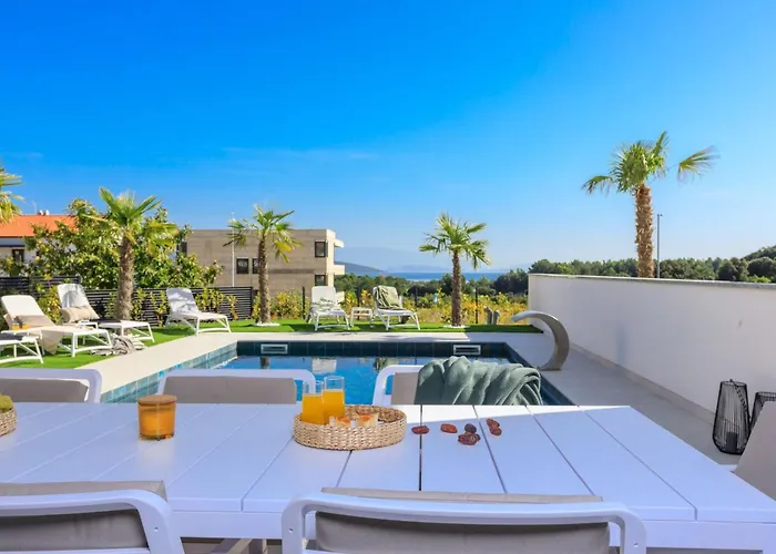 Neue Moderne Mit Pool In Der Naehe Von Dem By Interhome * Krk Town