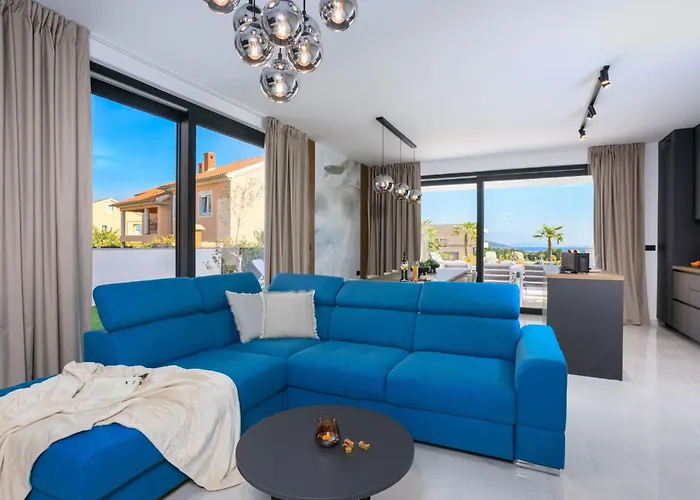 Neue Moderne Mit Pool In Der Naehe Von Dem By Interhome * Krk Town