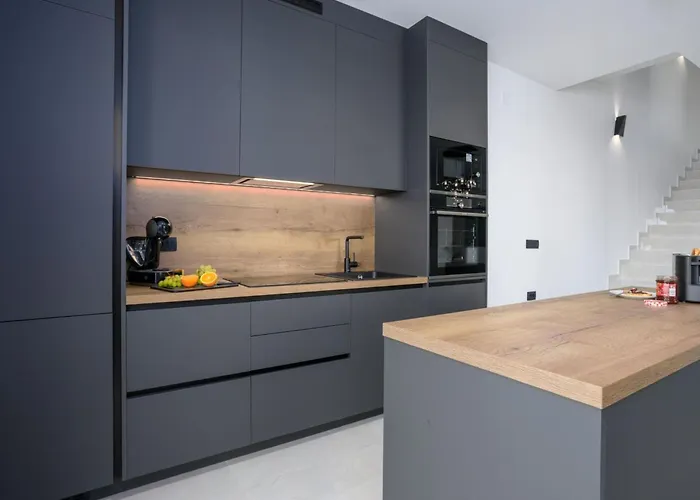 Neue Moderne Mit Pool In Der Naehe Von Dem By Interhome *