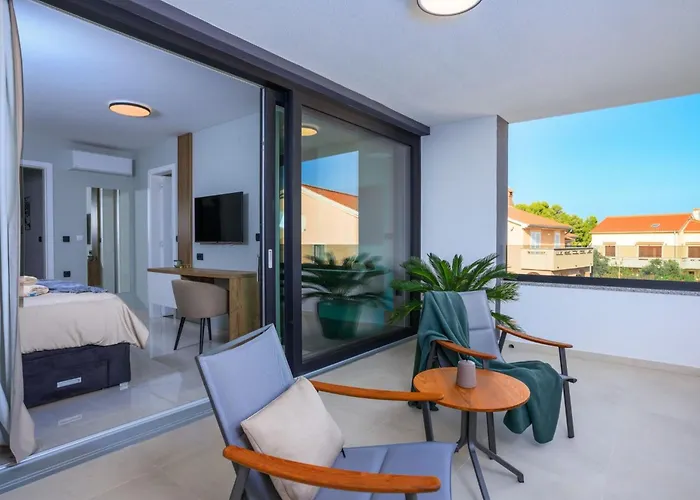 Neue Moderne Mit Pool In Der Naehe Von Dem By Interhome