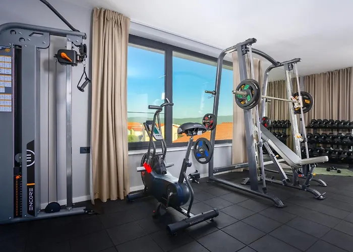 Neue Moderne Mit Pool In Der Naehe Von Dem By Interhome