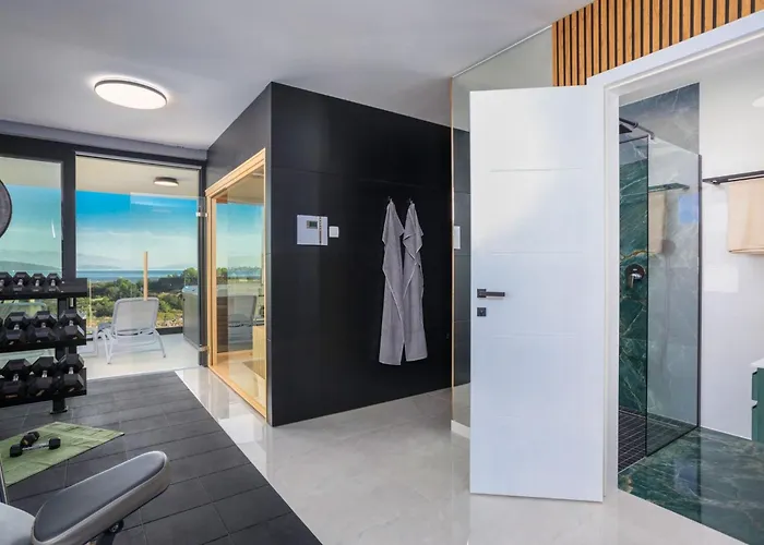 Neue Moderne Mit Pool In Der Naehe Von Dem By Interhome * Krk Town