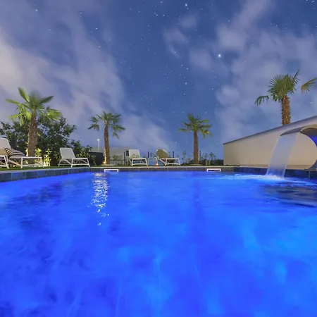 Neue Moderne Mit Pool In Der Naehe Von Dem By Interhome *