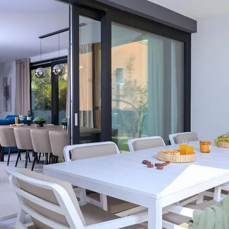 Neue Moderne Mit Pool In Der Naehe Von Dem By Interhome Krk Town