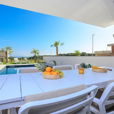 Neue Moderne Mit Pool In Der Naehe Von Dem By Interhome Tatil Evi *
