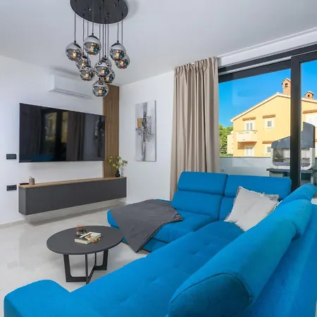 Neue Moderne Mit Pool In Der Naehe Von Dem By Interhome Tatil Evi *