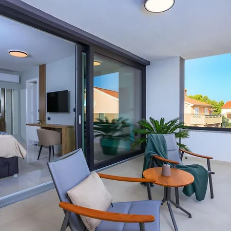Neue Moderne Mit Pool In Der Naehe Von Dem By Interhome