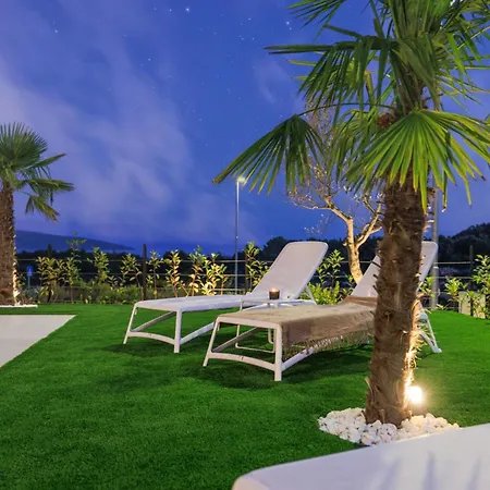 Neue Moderne Mit Pool In Der Naehe Von Dem By Interhome * Krk Town