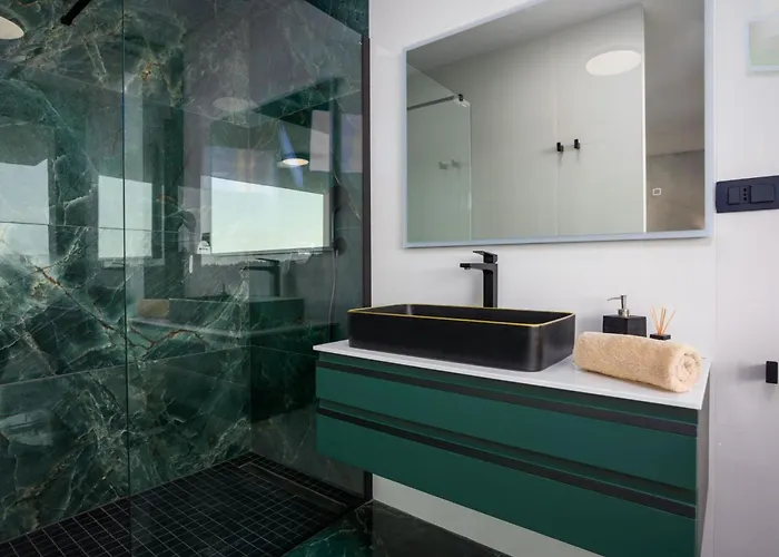 Neue Moderne Mit Pool In Der Naehe Von Dem By Interhome