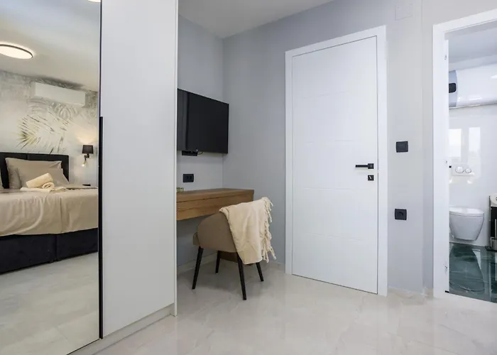 Neue Moderne Mit Pool In Der Naehe Von Dem By Interhome Casa vacanze Krk Town